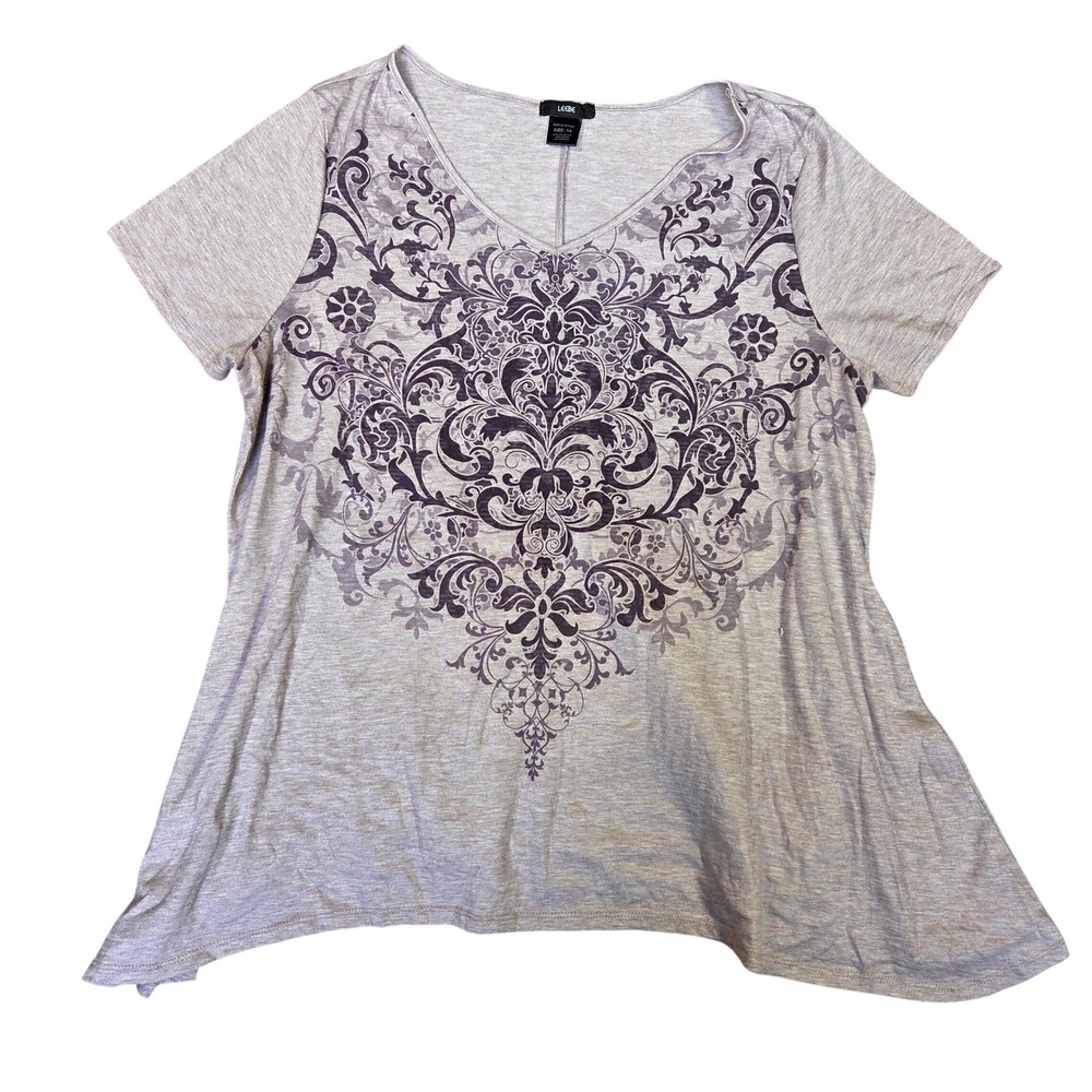 Leebe Womens 1X Mauve Purple Damask Graphic V-Neck Short Sleeve Sharkbite Top